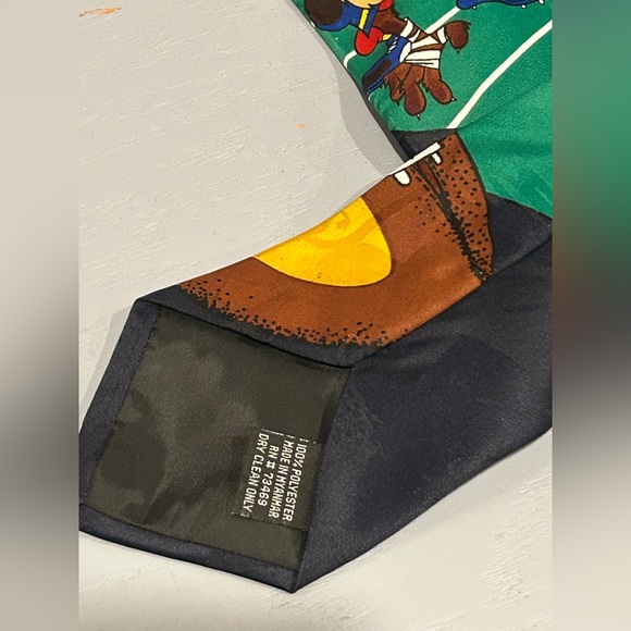 Vintage 1995 Vintage Looney Tunes Mania Taz Football Themed Men's Neck Tie - Picture 6 of 7